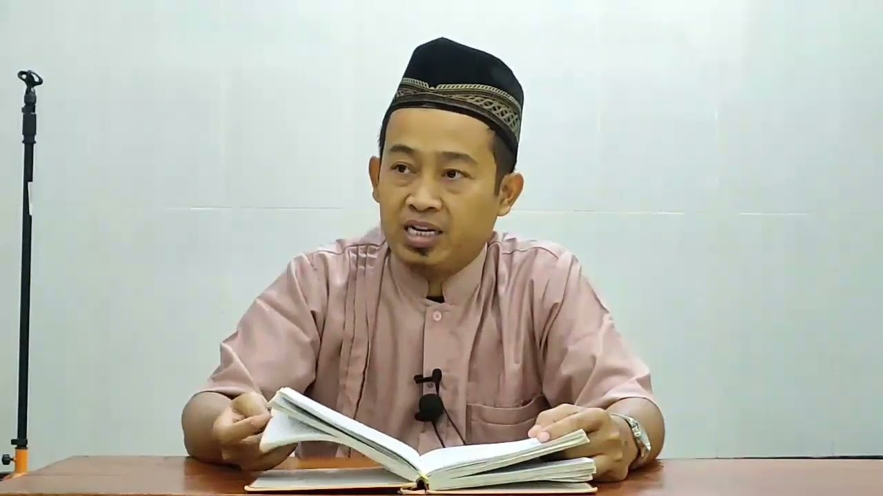 Hukum merayakan tahun baru dan menggunakan kalender masehi? - ustadz mujiman