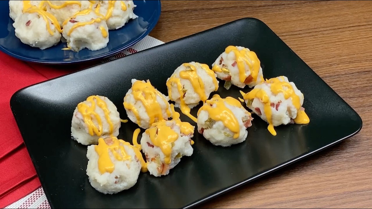 Клецки с халапеньо, беконом и сыром