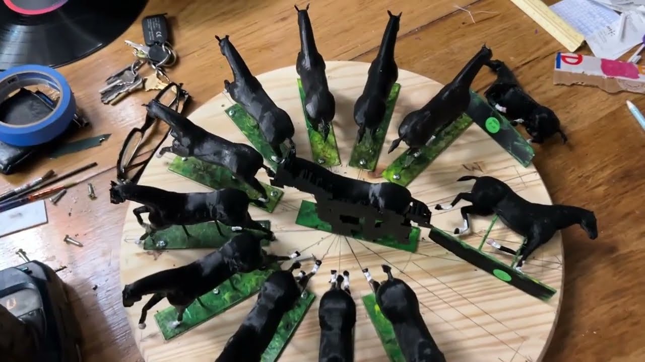 3D Zoetrope of horses galloping with Kights riding