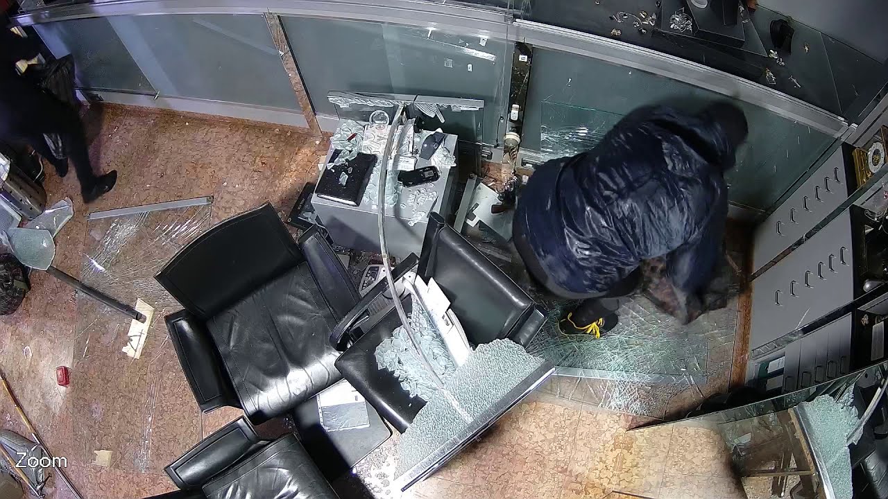 Belohnung! Einbruch Juwelier Hannover (&Uuml;berwachungsvideo innen 5-1)