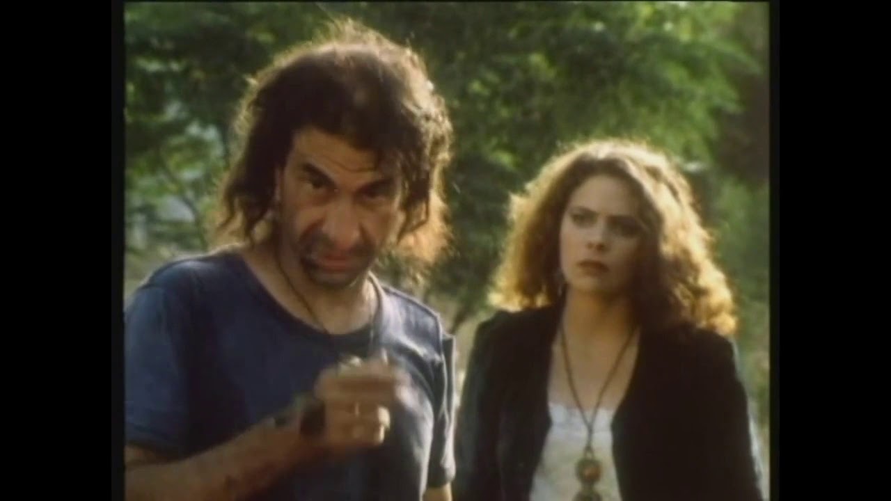 מיקי בהגן מציג את הבובה