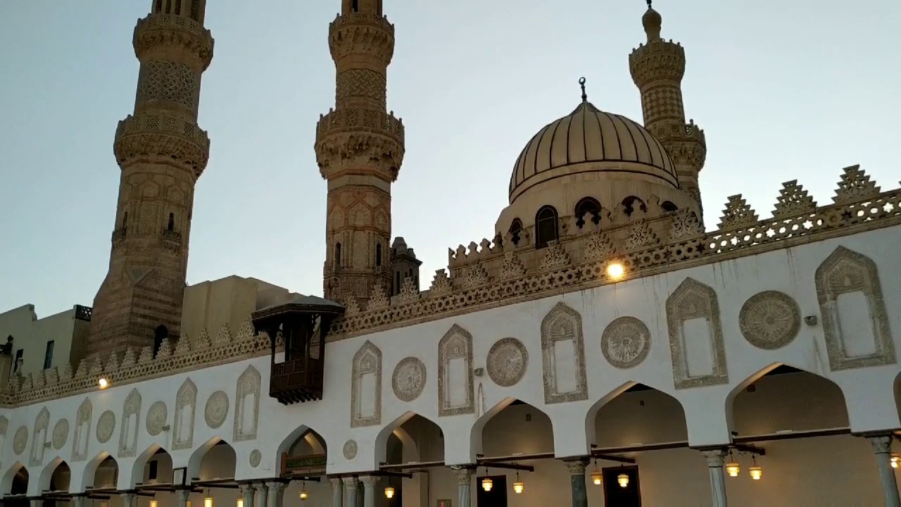 استمع الى رفع الآذان في الأزهر الشريف و شاهد الأجواء في القاهرة