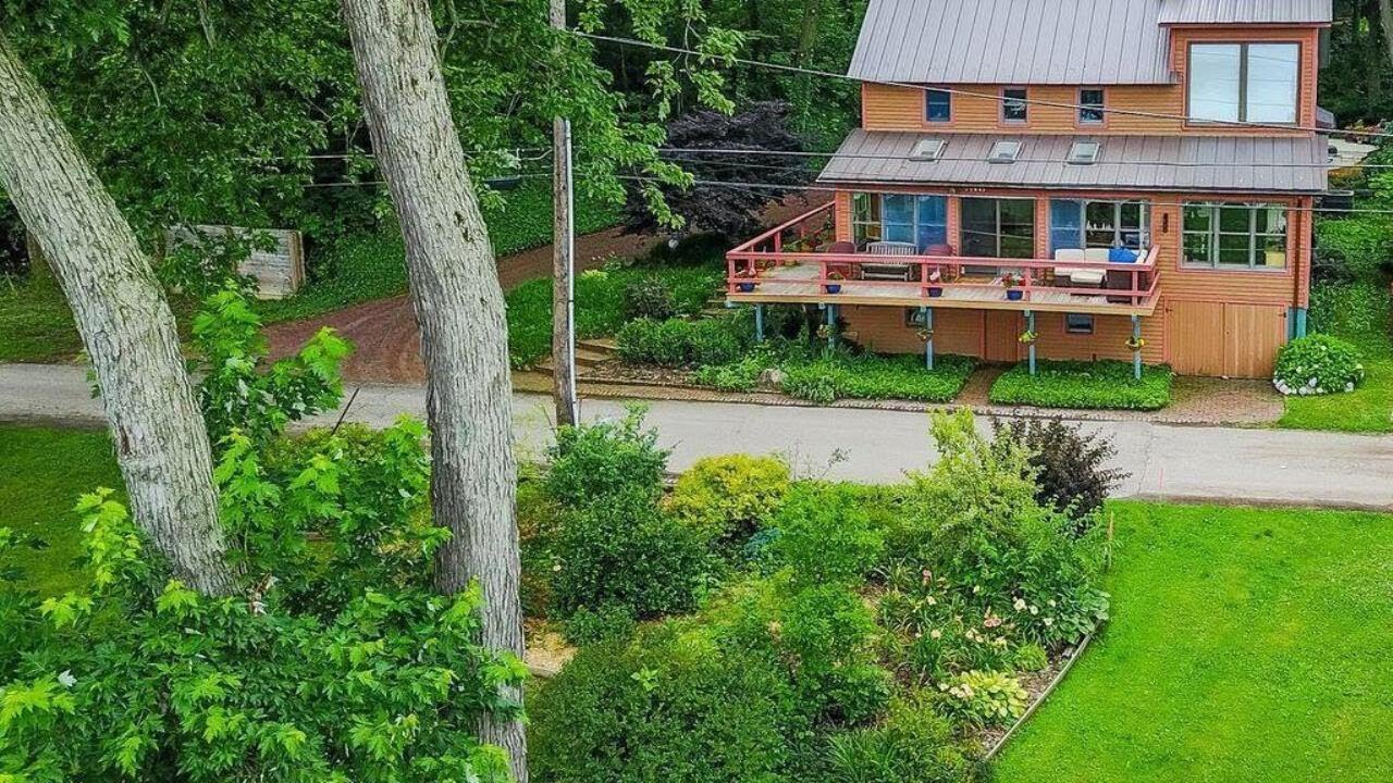 55945 Inn-D-Inn Drive Dowagiac, MI Homes for Sale | cressyeverett.com