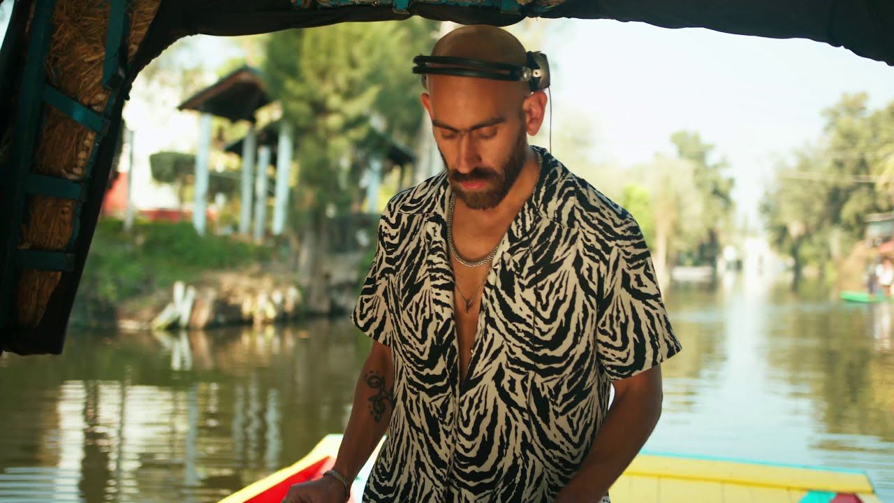 Aaron Sevilla at las Trajineras Xochimilco for Pulse Wave Tv #Radioshow Beat 100.9 / Mixmag