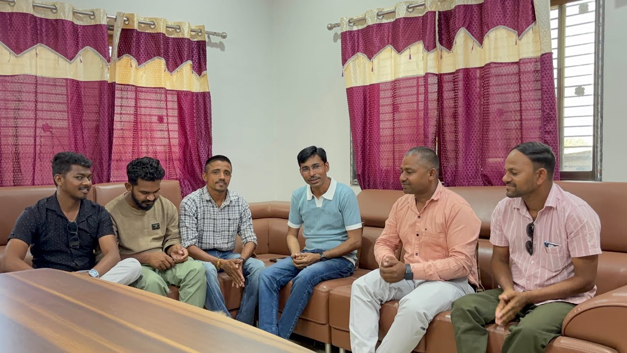 अजीत सर को देखो कोन मिलने आये 
