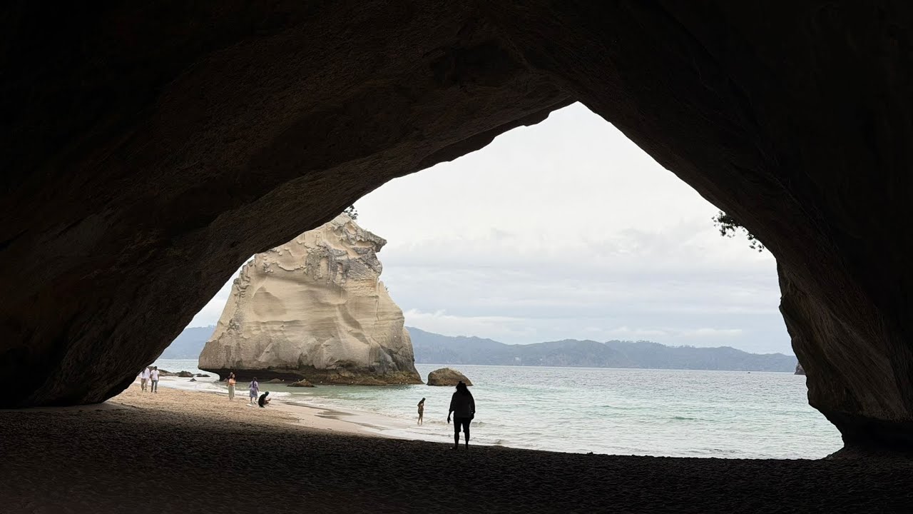 Travel to Cathedral cove ⛰️🌊