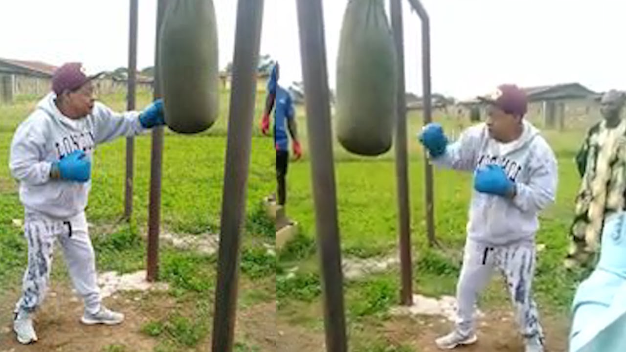 INCREDIBLE ALAAFIN OYO OBA LAMIDI ADEYEMI SHOWS HIS BOXIG SKILLS FOR YOUTH PROTESTERS IN IBADAN