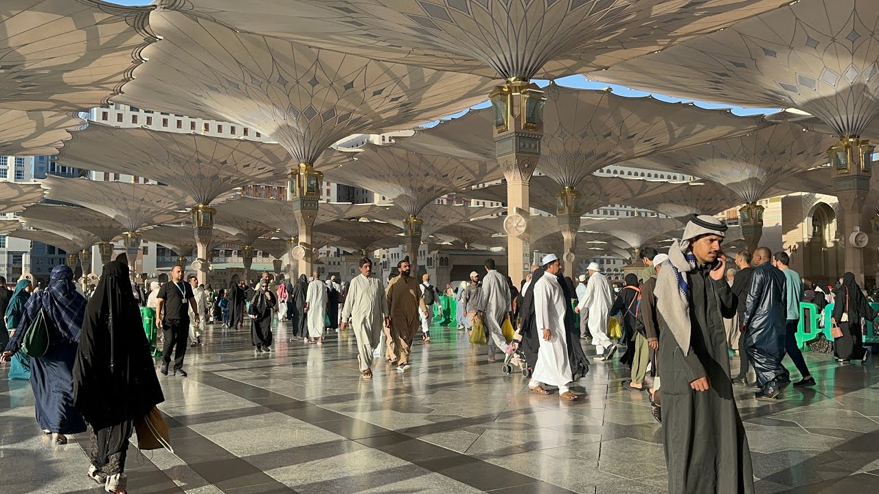 جولة الساحات وإفطار الصائمينCourtyard Walk & Iftar  Moments