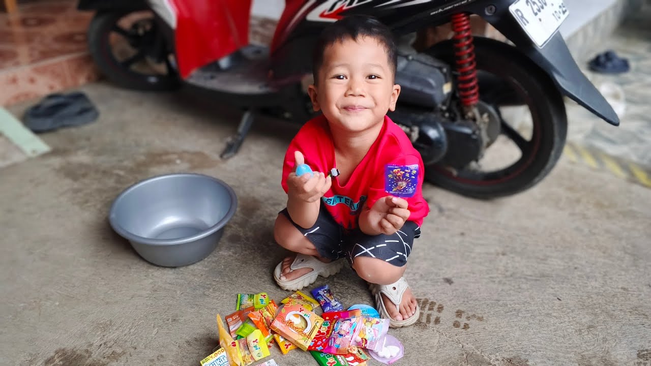  mencari permen yupi dan mainan 