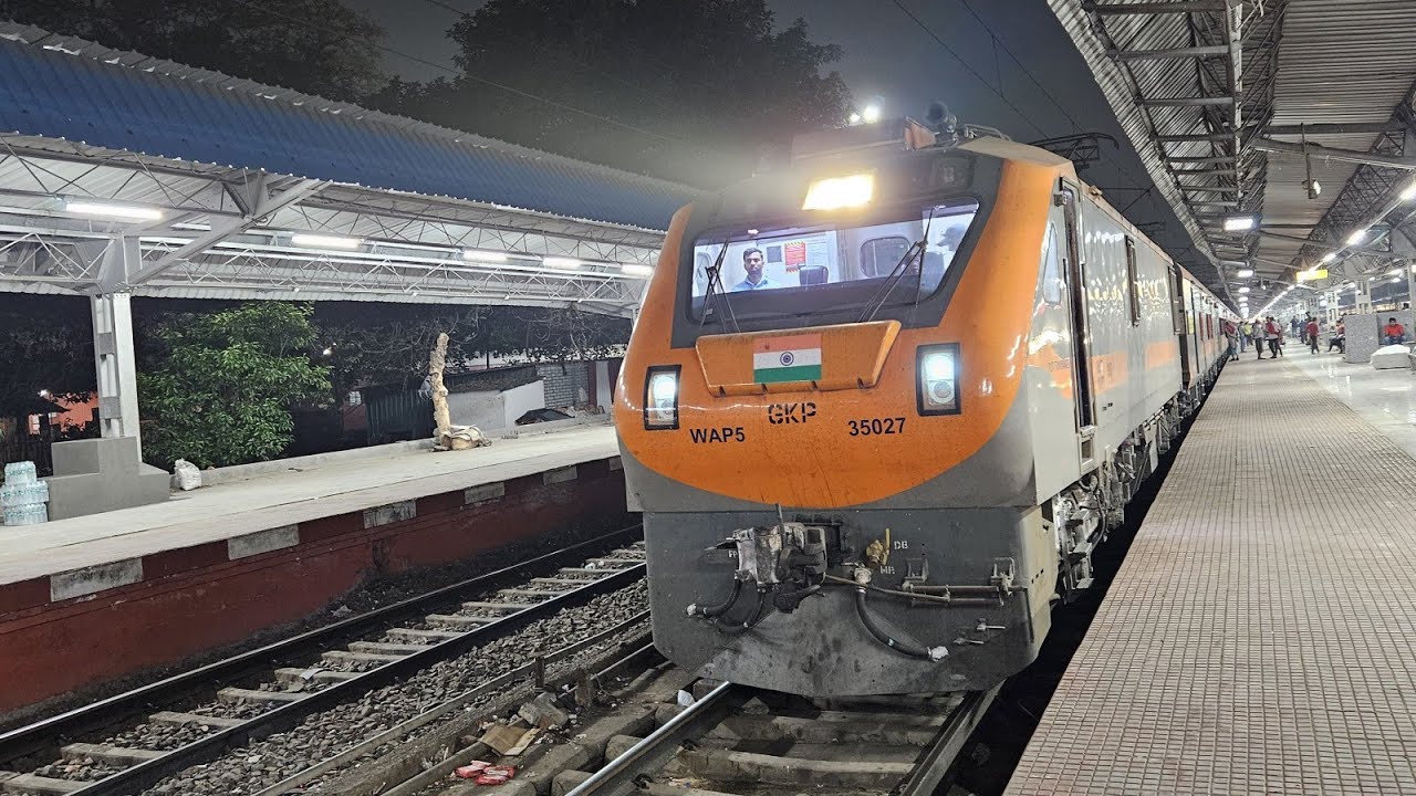22587 Sealdah Banaras Amrit Bharat SF Express Departing From Sealdah || শিয়ালদহ বেনারস অমৃত ভারত 