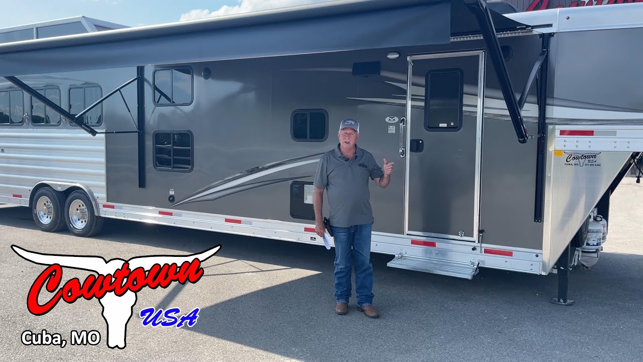 2024 Merhow 8416 4-Horse Trailer with Bunk Beds