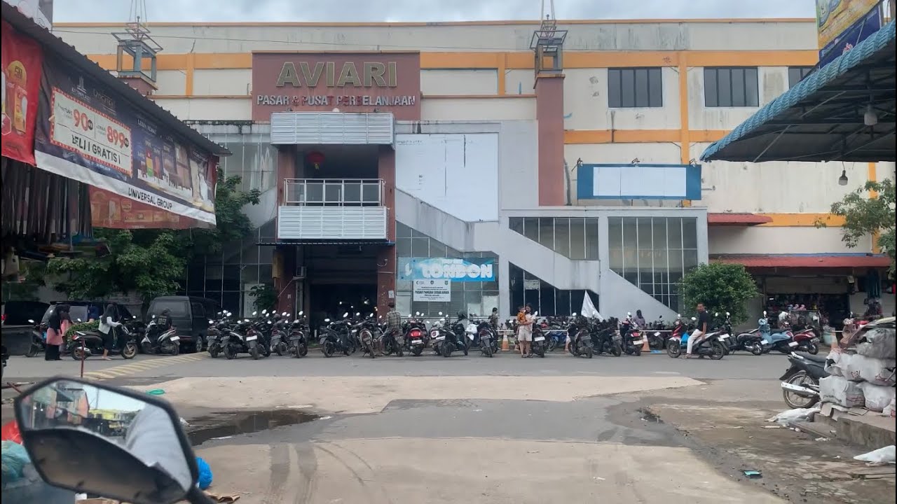 Suasana Pasar Aviari Batu Aji 2025