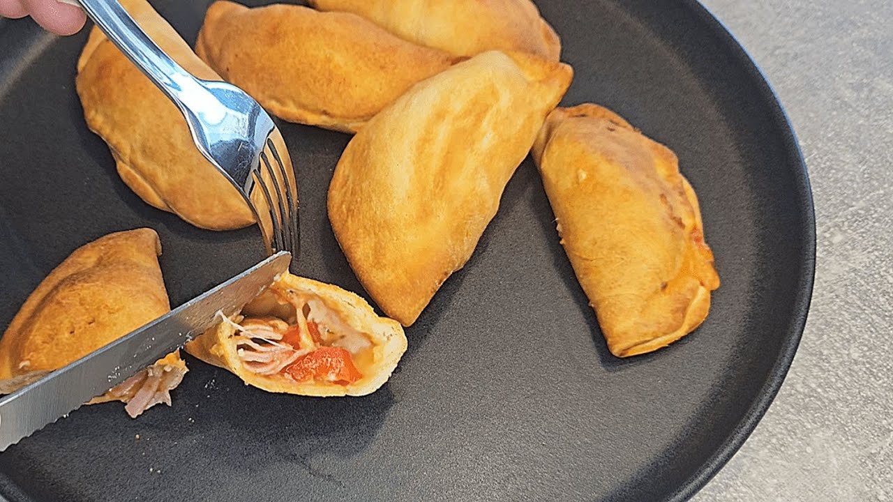 Crispy, cheesy, simply heavenly! Mini calzones from the air fryer!
