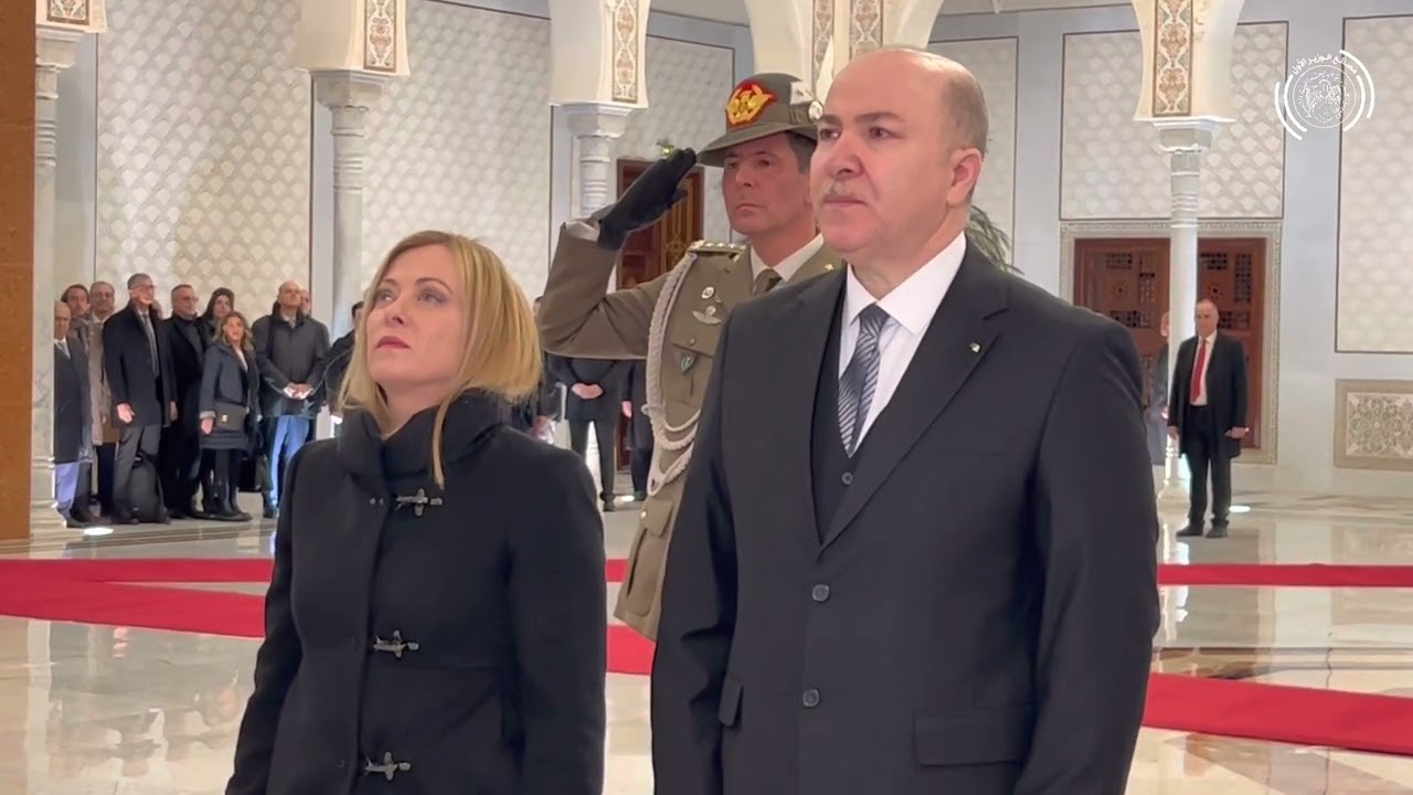 الوزير الأول يستقبل رئيسة مجلس الوزراء الإيطالي لدى وصولها إلى مطار الجزائر الدولي