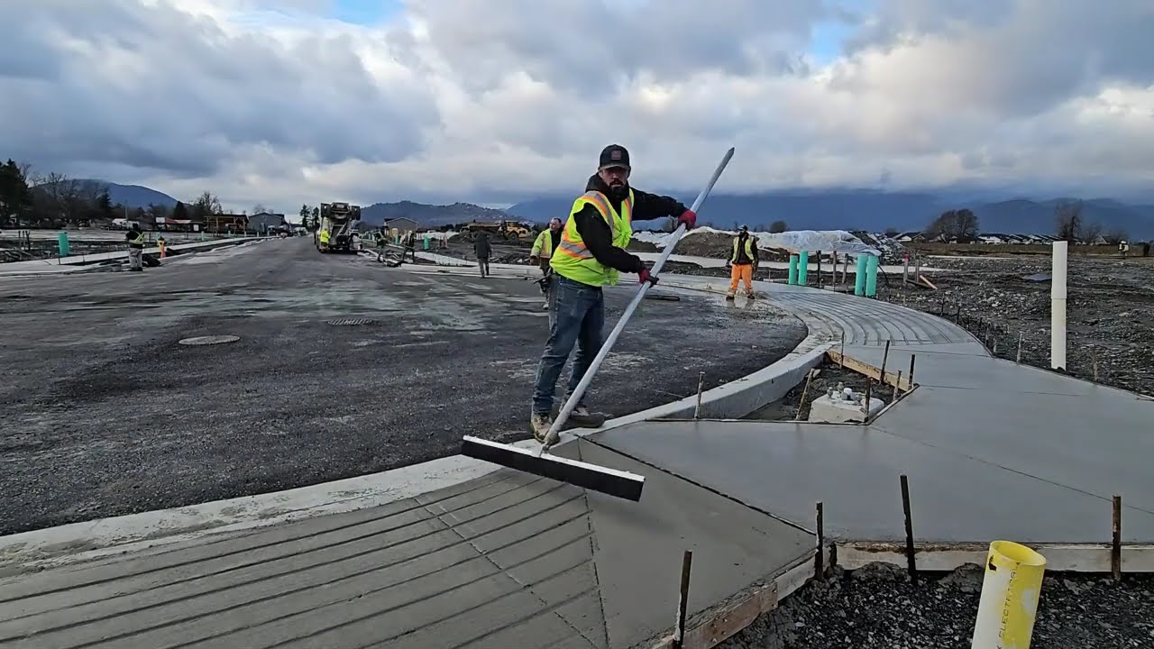 (CONCRETE SIDEWALK) Roundabout & wheelchair ramp included in today's pour, DIY guide