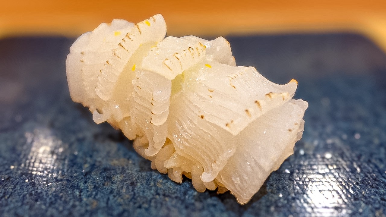 【おまかせ税込15,000円】名作つまみと熟成魚の握りがデカくて旨い鮨割烹！地元密着型の隠れた名店【鮨 みのる 本町】