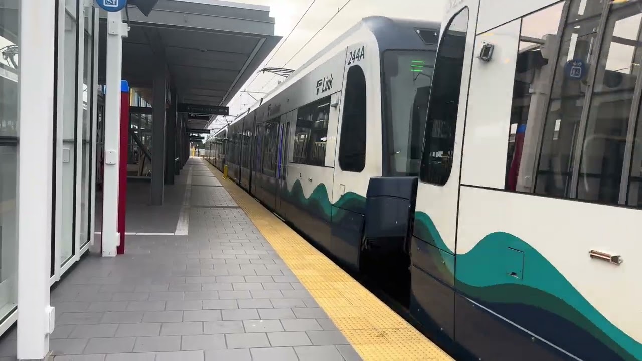 Sound Transit Link Light Rail 1 Line Action @ Federal Way 12/9/25