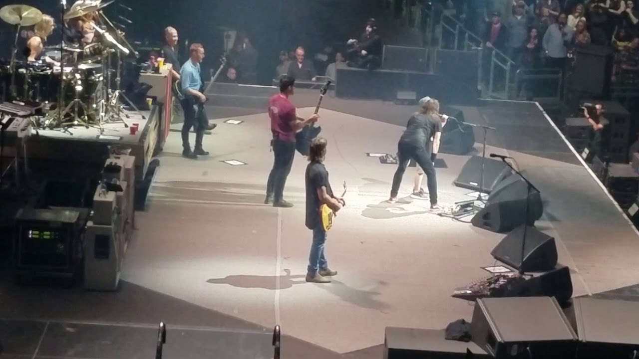Foo Fighters cover Metallica: Enter Sandman
- Sanitarium
- Wherever I May Roam - Dirty Water intro