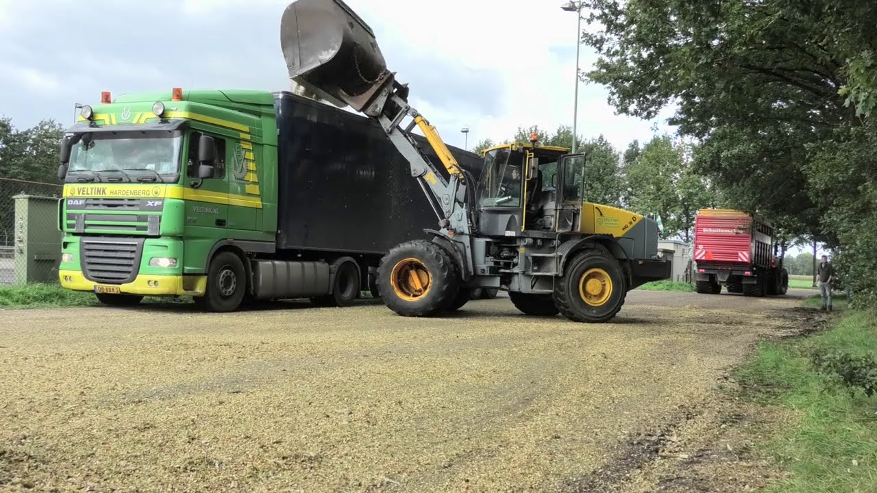 MAIS LADEN OP DE VRACHTWAGEN WERKLUST WG 18 D