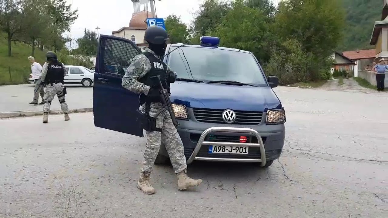 Sprovođenje Amela Sejfovića iz sela Buci kod Visokog prema Sarajevu