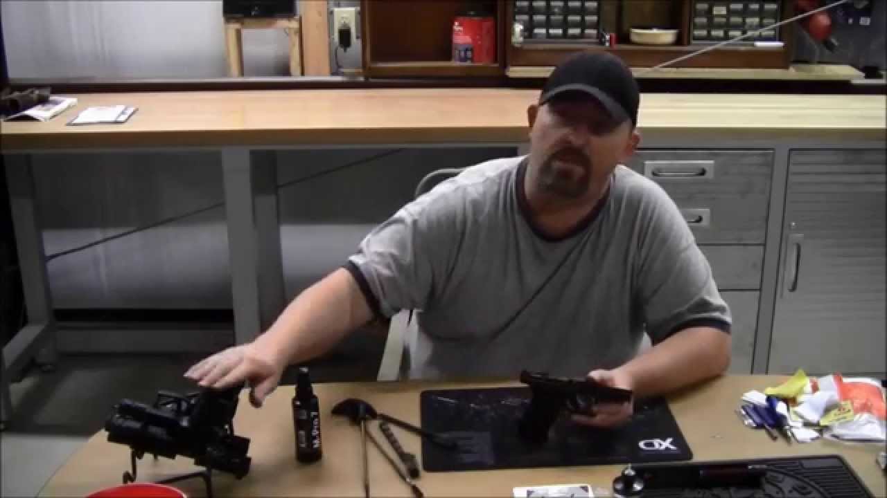 Walther PPQ M2 - reversing the magazine release button
