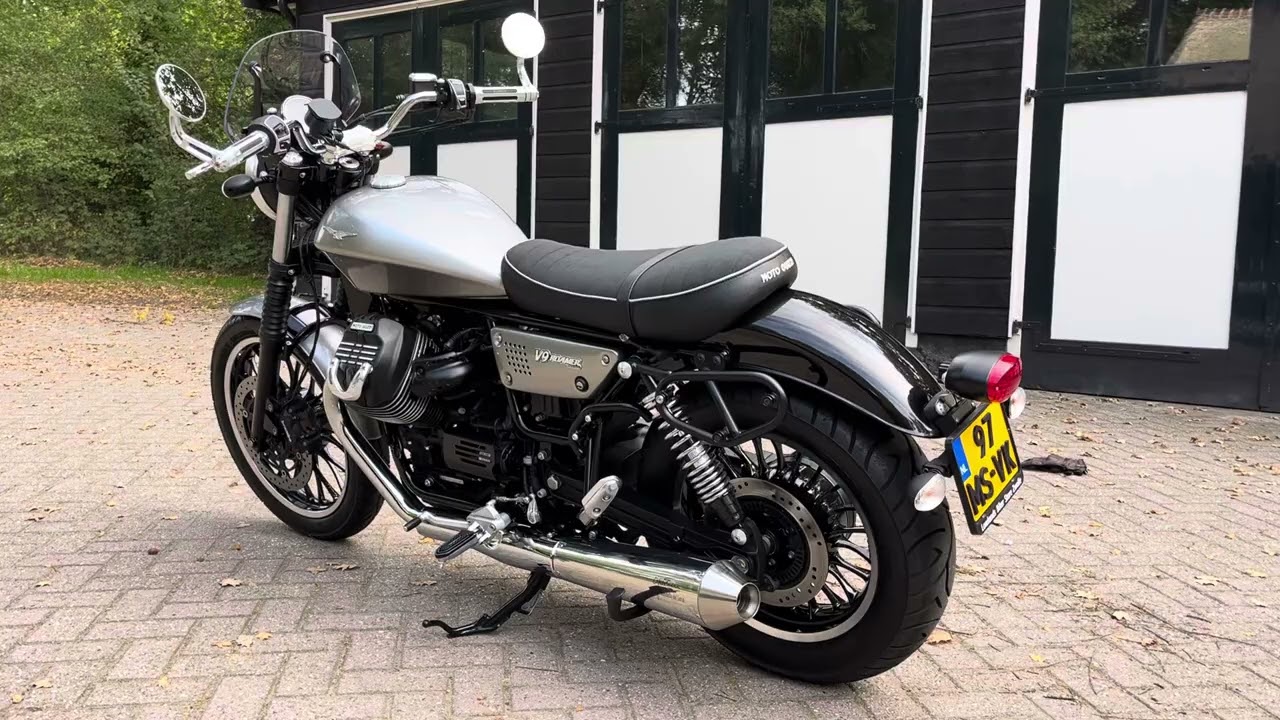 Moto Guzzi V9 Roamer 2023