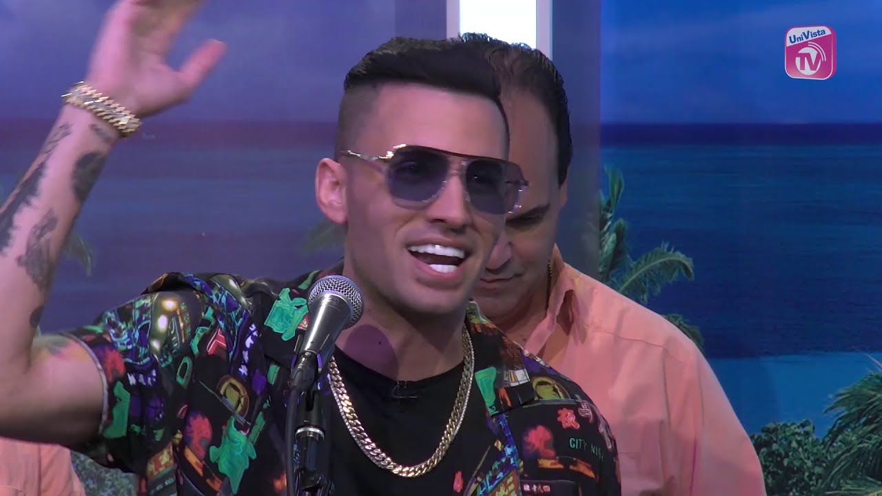 El cantante y compositor cubano Lenier en Clave Guajira I UniVista TV