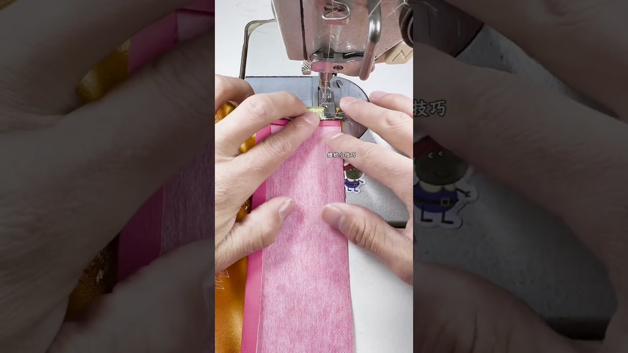 A small tip for installing an invisible zipper #versatilesewin #sewing #sewingtips #sewinghacks