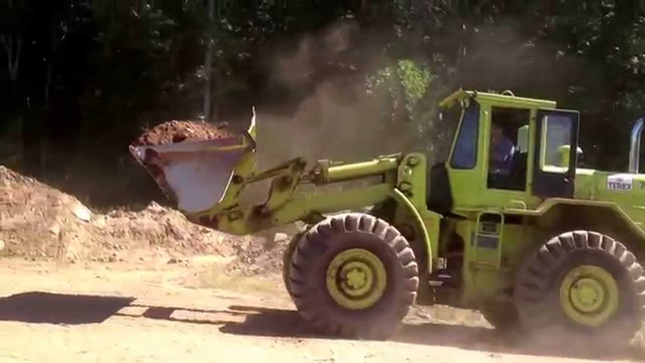 Terex loading the truck