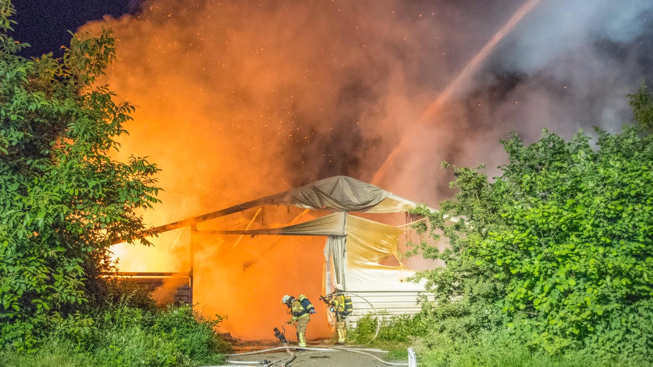 13.06.2021 - Scheune auf Reiterhof brennt vollständig ab - Großeinsatz in Frechen