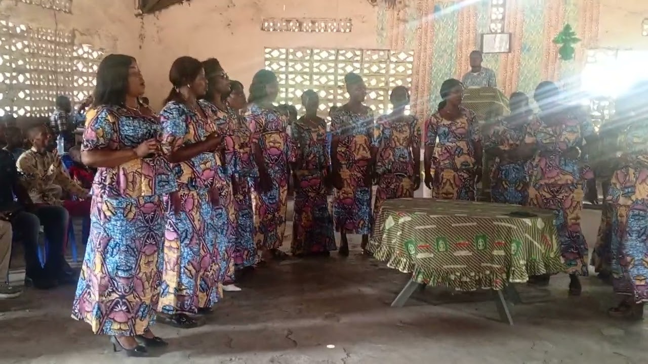CHOCHARDI femme modèle aujourd'hui a ceac kimpoko maluku avec la CHOCHARDI MÈRE 
