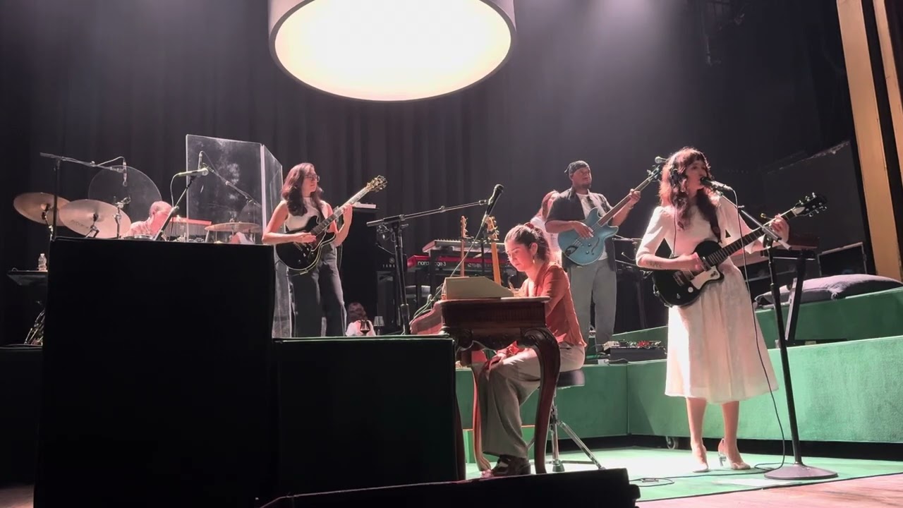 Clairo, “Bags” Live