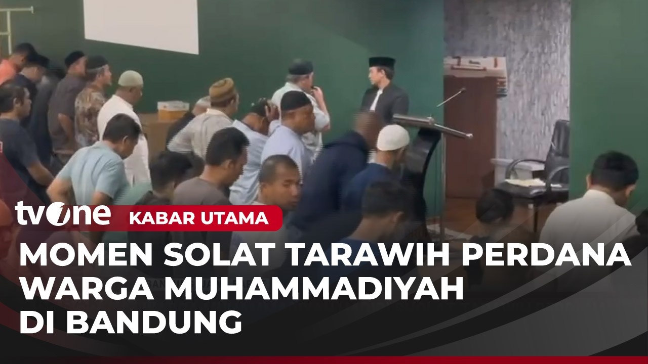 Warga Muslim Muhammadiyah di Bandung Lakukan Tarawih Perdana | Kabar Utama