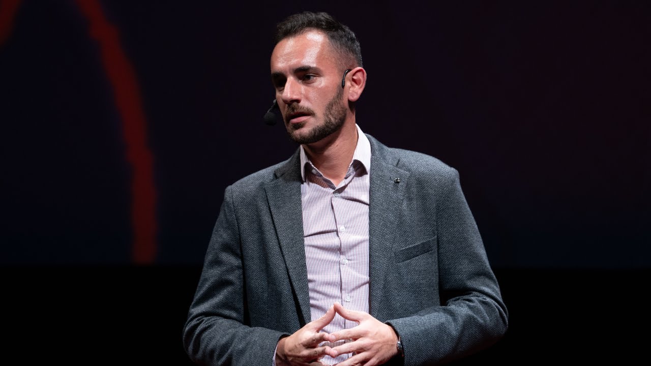 Cuore e senso del dovere a Lampedusa | Edoardo Anedda | TEDxTreviso