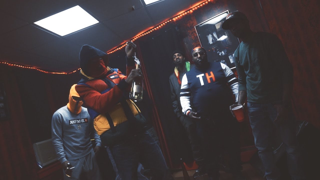 Cartier Chase,StaRr BucKz ft Slumz and Fuego Base 