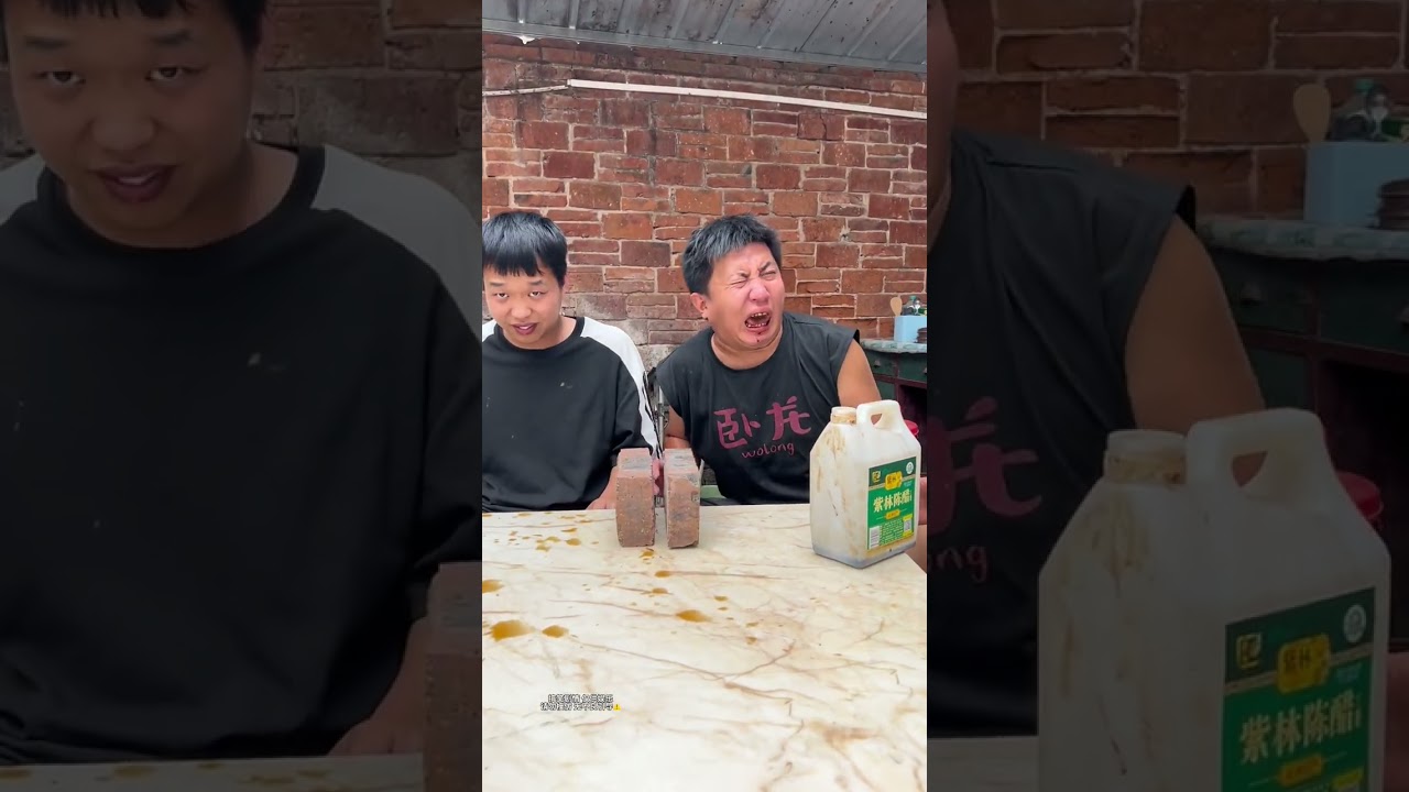 姐夫小舅子玩爱信不信挑战，姐夫舔马桶刷，小舅子更惨！真狠啊 #搞笑