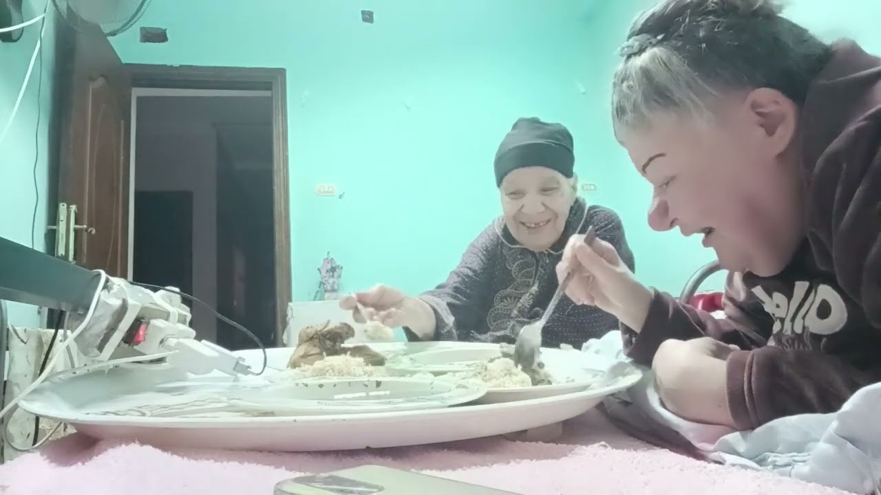 اكله. ملوخيه ورز وفراخ 👍👍👍🐓🐓🐓🙏🙏🙏