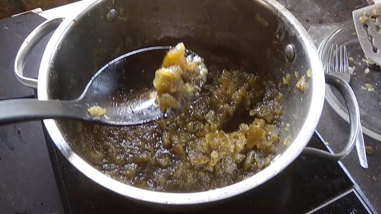 Making the most delicious fig preserve/jam from just green figs, apples and sugar.