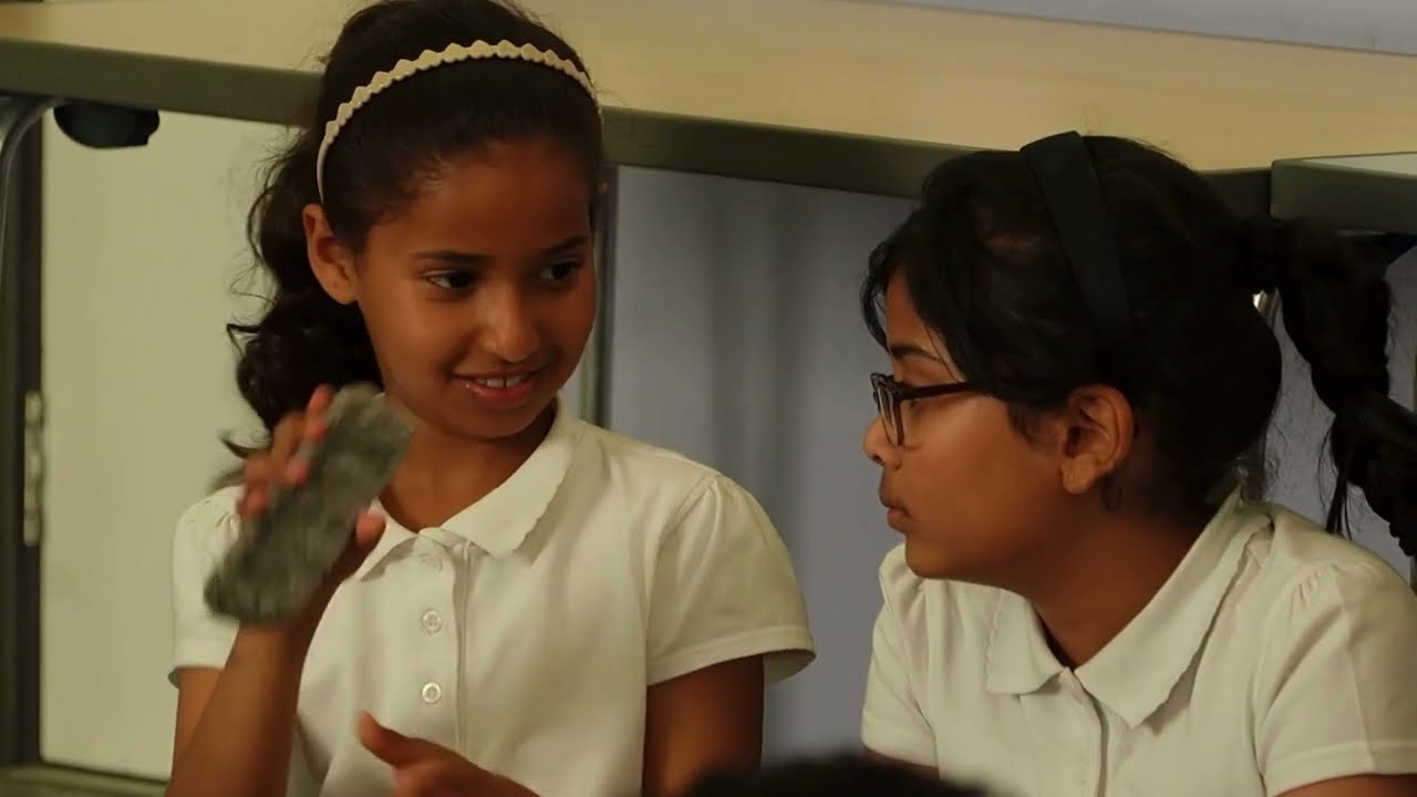 Gweithdy Amgueddfa: Synau’r Deinosoriaid | Museum Workshop: Sounds of the Dinosaurs