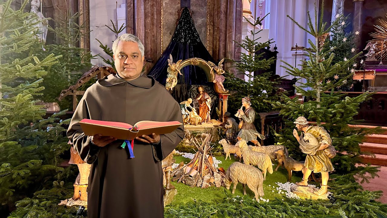 Pater Joshy Pottackal liest das Weihnachtsevangelium