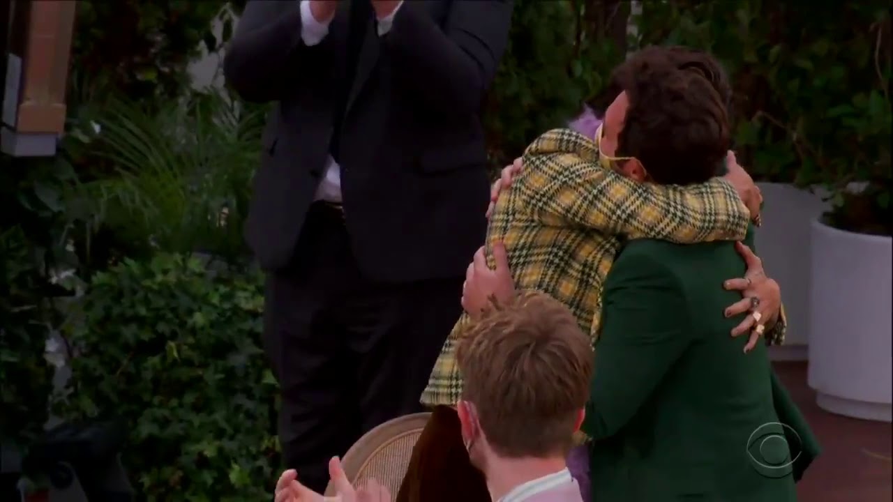 Taylor Swift Applauding Harry Styles after Winning Best Pop Solo Performance | GRAMMYS 2021