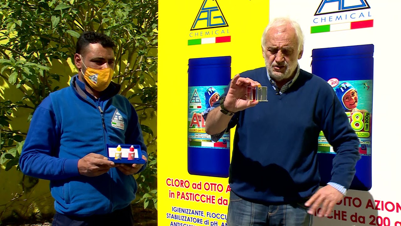 Misurare il pH e il cloro in una piscina