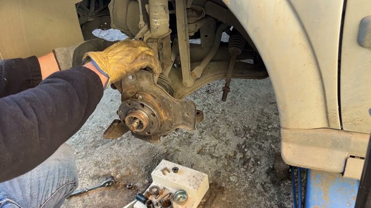 How to change front wheel bearing on OPEL ASTRA G TUTORIAL+ torque setting