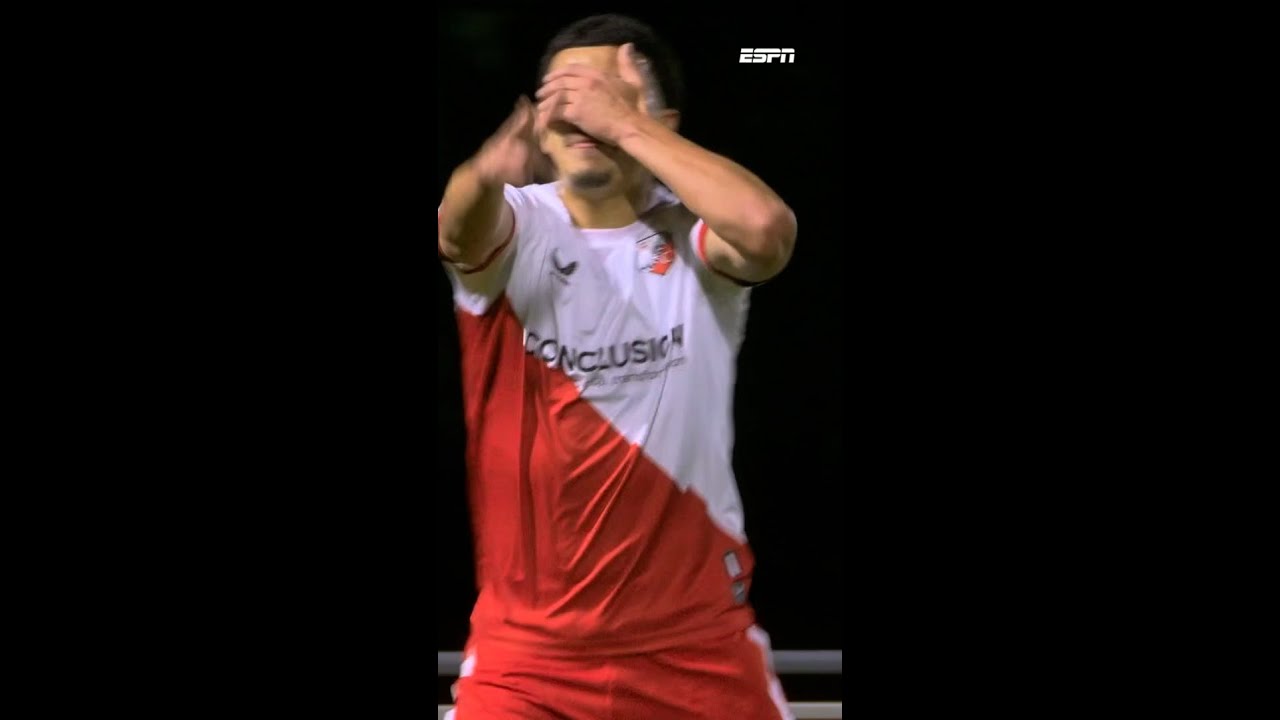 Rafik El Arguioui jaagt de bal binnen vanuit een bijna onmogelijke hoek 📐☄️