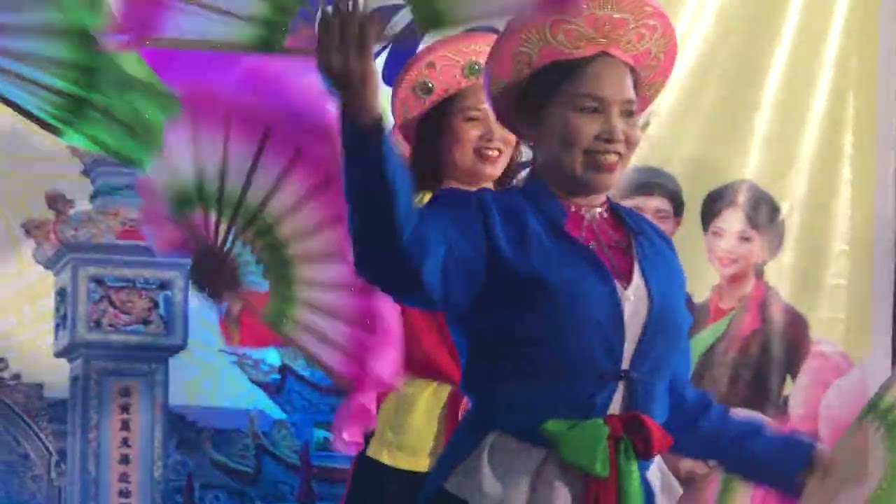 cô đôi hội làng năm 2025