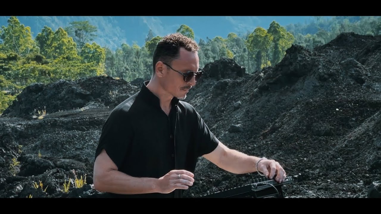 ALECEO Live Set on Batur Volcano, Bali feat. All Stars Dying and Dmitry Soul