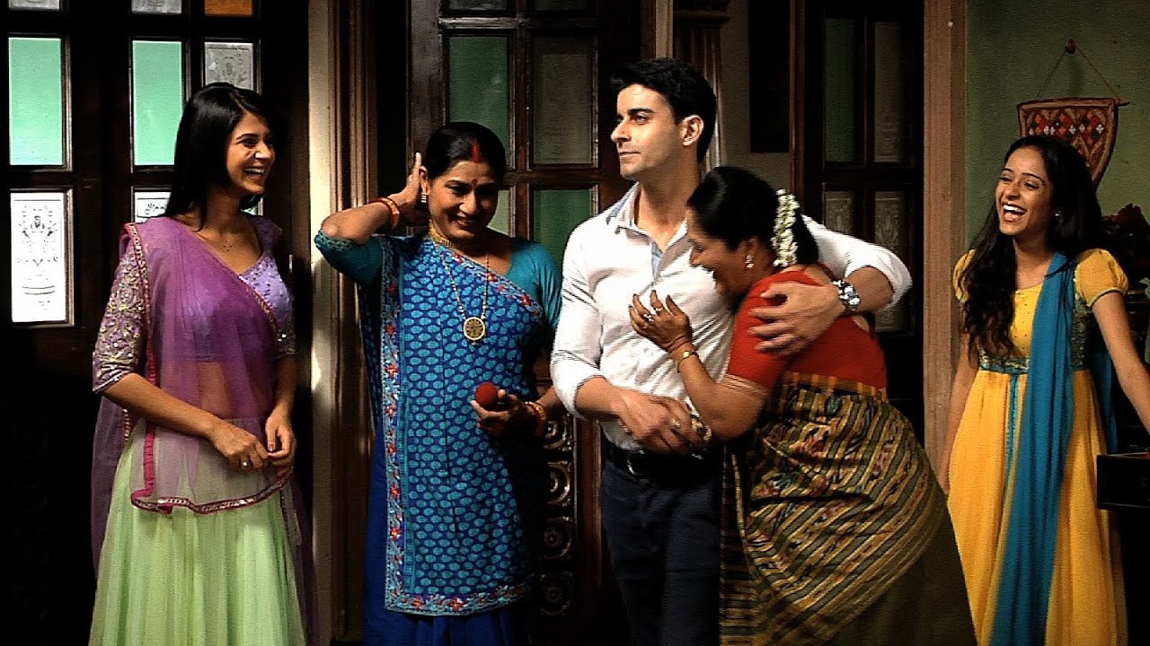 Saras And Kumud's Engagement Ring Stolen - Exclusive (Saraswatichandra)