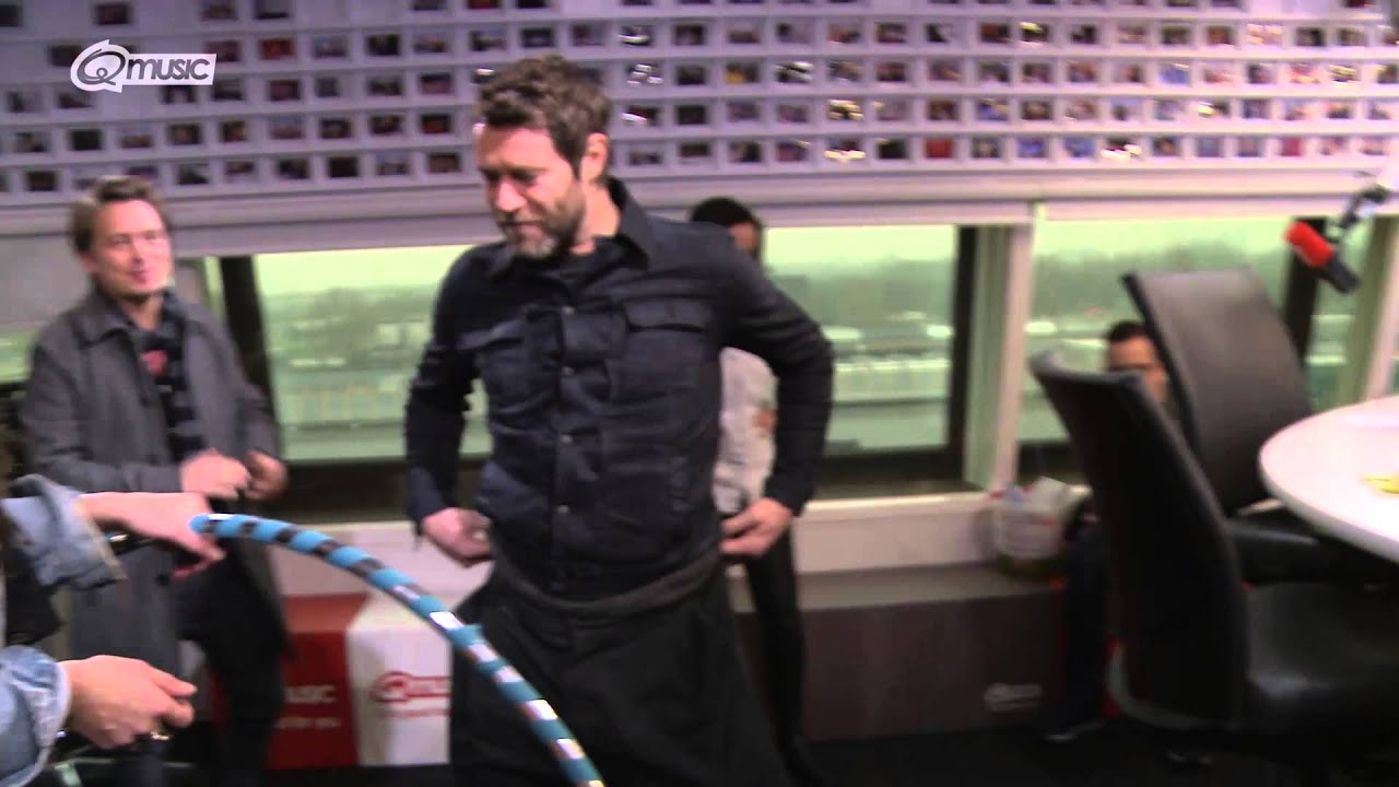 Take That has hula hoop skills! // Joep & Eva