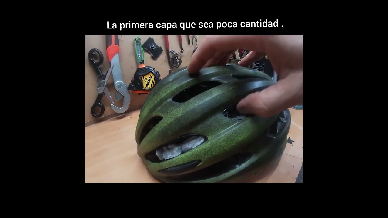 cambio de color de un casco de ciclismo.