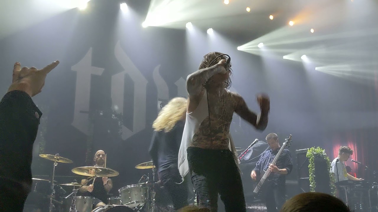 The Devil Wears Prada- Hey John, What's Your Name Again Live In Nashville